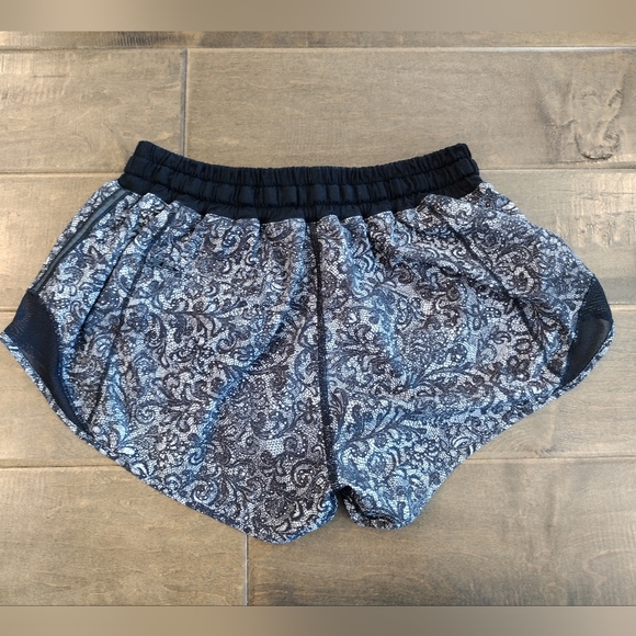 LULULEMON Women's Hotty Hot black masked 2.5" LR shorts - 6 - Picture 2 of 9
